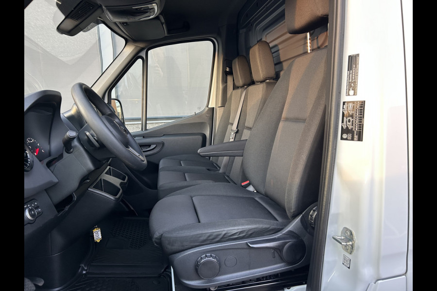 Mercedes-Benz Sprinter 317 CDI L2 H2 Automaat / 360 Camera / MBUX / Navigatie / Cruise control / Airco / 270 Graden achterdeuren