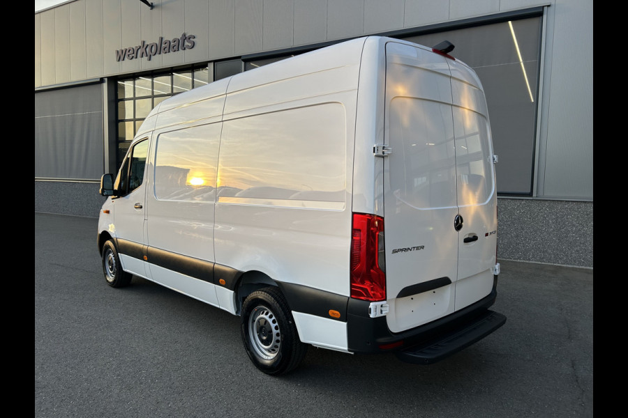 Mercedes-Benz Sprinter 317 CDI L2 H2 Automaat / 360 Camera / MBUX / Navigatie / Cruise control / Airco / 270 Graden achterdeuren