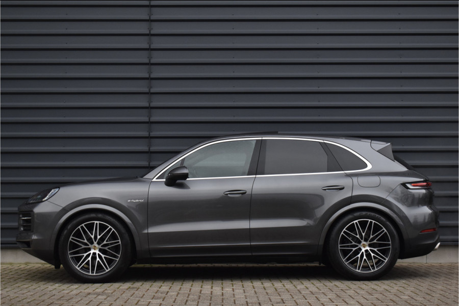 Porsche Cayenne 3.0 E-Hybrid 470pk Sport Chrono | Pano | Matrix | ACC | 21'' Wielen | Bose | Trekhaak | Orig. NL |