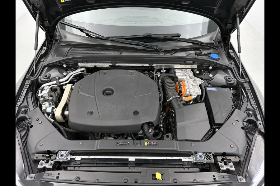 Volvo V60 2.0 T8 Hybride SOH 94% AWD R-Design / Panoramadak / Leder / Navigatie / Adap. Cruise / Pdc.V+A / Stuur- Stoelverwarming / Apk 01-2028