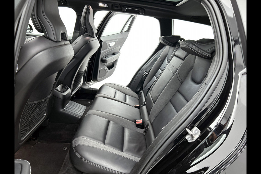 Volvo V60 2.0 T8 Hybride SOH 94% AWD R-Design / Panoramadak / Leder / Navigatie / Adap. Cruise / Pdc.V+A / Stuur- Stoelverwarming / Apk 01-2028