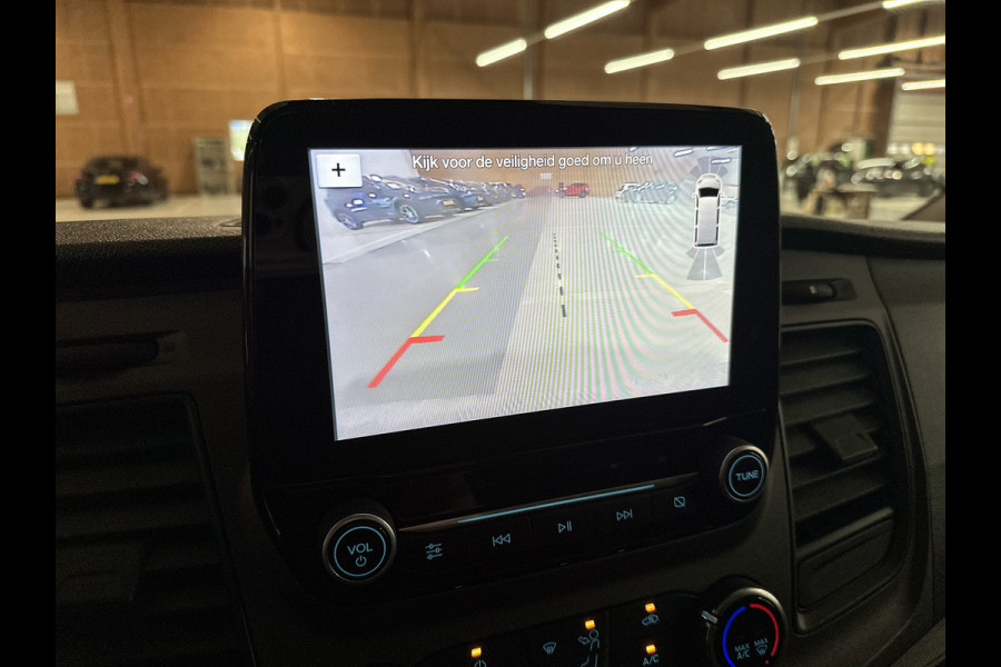 Ford Transit Custom 340 2.0 TDCI Trend Automaat Euro6 H2 3Pers. / Navigatie / Pdc./ Airco / Safety&Comfort pack / Driver assist / Stoelverwarming / Distributie vv.bij 36.126 KM / / Apk 11-2026