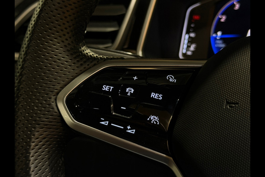 Volkswagen T-Roc 1.5 TSI R-Line Business+ |PANORAMADAK|BEATS BY DRE|MASSAGE|IQ LIGHTS|KEYLESS|DEALER ONDERHOUDEN|TREKHAAK|SFEERVER