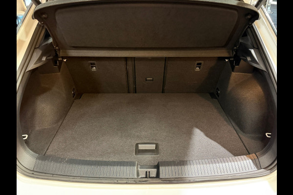 Volkswagen T-Roc 1.5 TSI R-Line Business+ |PANORAMADAK|BEATS BY DRE|MASSAGE|IQ LIGHTS|KEYLESS|DEALER ONDERHOUDEN|TREKHAAK|SFEERVER