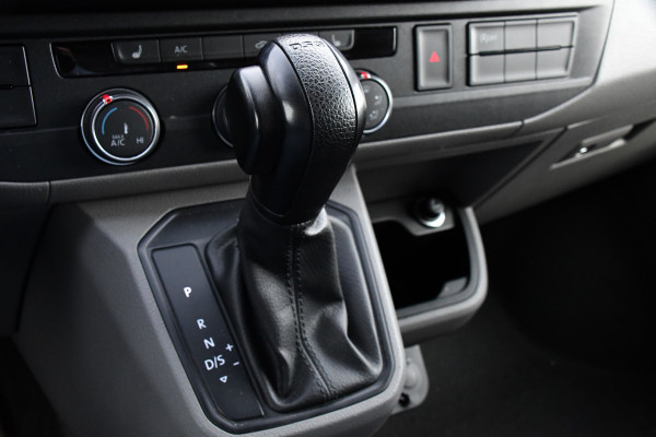 Volkswagen Transporter 2.0 TDI L2H1 30 Bulli Edition Cruise, Carplay, 150PK, Automaat, Sensoren, LED, PDC, 2 x Schuifdeur, Trekhaak, UNIEK!