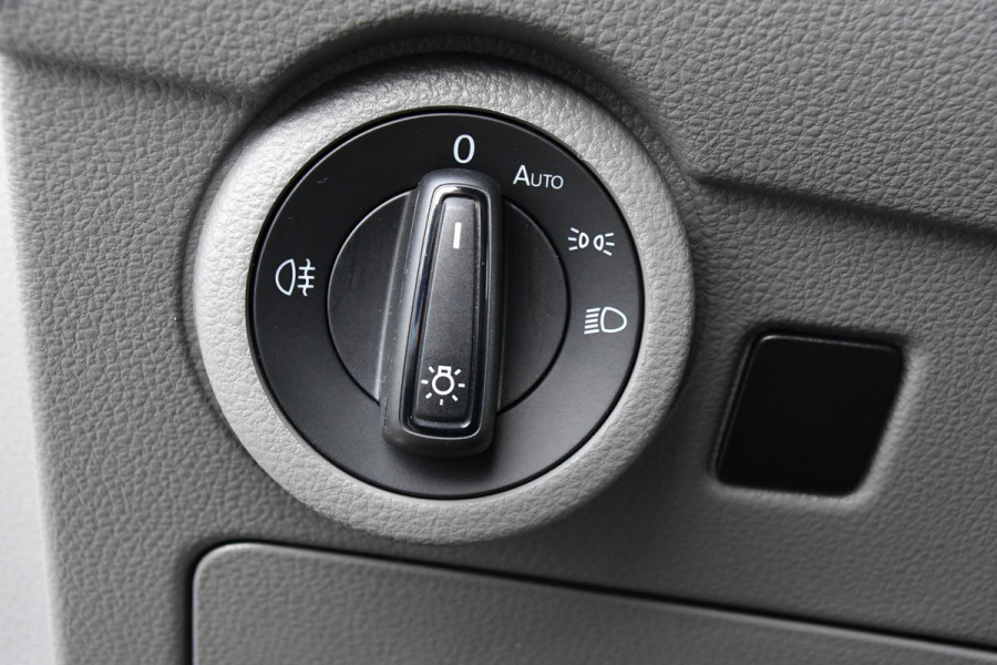 Volkswagen Transporter 2.0 TDI L2H1 30 Bulli Edition Cruise, Carplay, 150PK, Automaat, Sensoren, LED, PDC, 2 x Schuifdeur, Trekhaak, UNIEK!