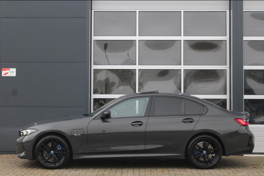 BMW 3-serie 330e M-Sport Pro | Pano | HUD | Carbon | HIFI | 19''