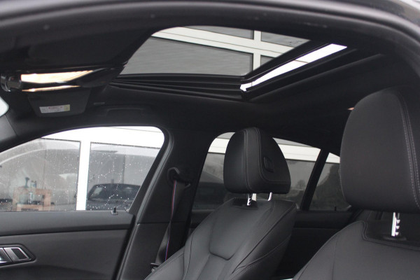 BMW 3-serie 330e M-Sport Pro | Pano | HUD | Carbon | HIFI | 19''