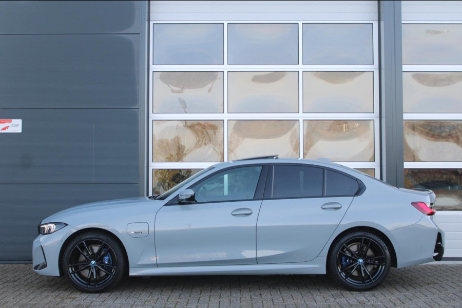 BMW 3-serie 330e xDrive M-Sport Pro | Kuipstoelen | Pano | ACC | HUD | Memory