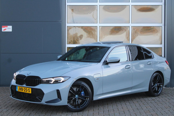 BMW 3-serie 330e xDrive M-Sport Pro | Kuipstoelen | Pano | ACC | HUD | Memory