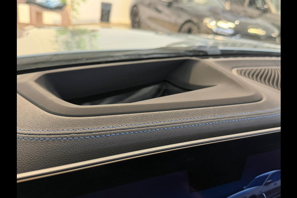 BMW 3-serie 330e xDrive M-Sport Pro | Kuipstoelen | Pano | ACC | HUD | Memory