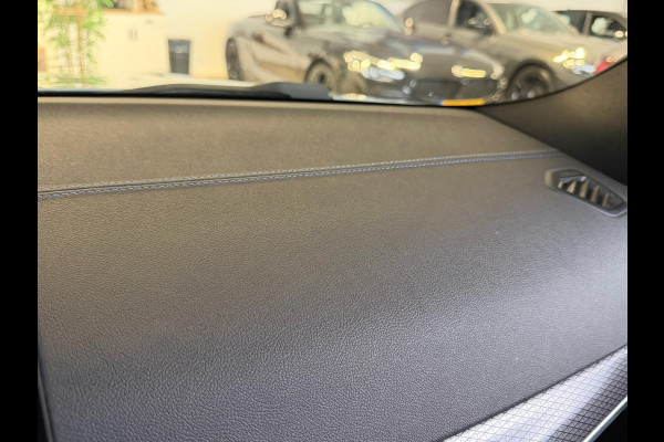 BMW 3-serie 330e xDrive M-Sport Pro | Kuipstoelen | Pano | ACC | HUD | Memory