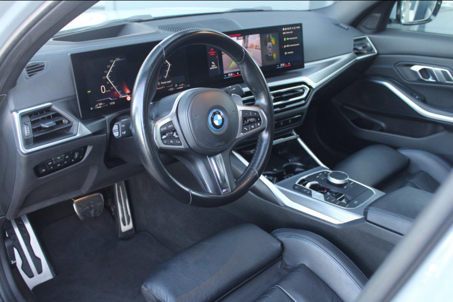 BMW 3-serie 330e xDrive M-Sport Pro | Kuipstoelen | Pano | ACC | HUD | Memory
