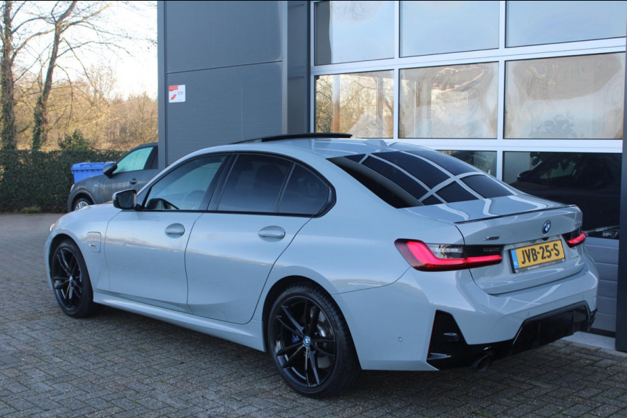 BMW 3-serie 330e xDrive M-Sport Pro | Kuipstoelen | Pano | ACC | HUD | Memory