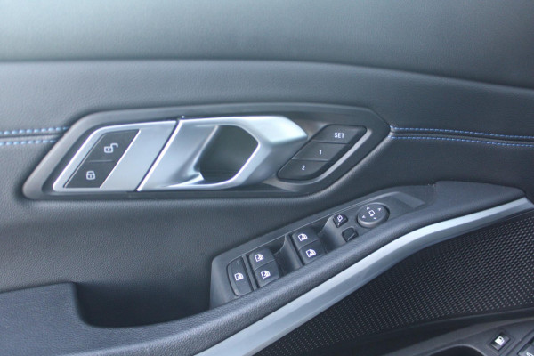 BMW 3-serie 330e xDrive M-Sport Pro | Kuipstoelen | Pano | ACC | HUD | Memory