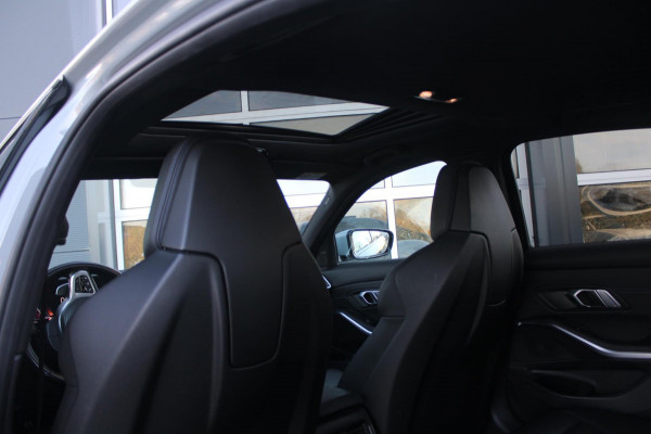 BMW 3-serie 330e xDrive M-Sport Pro | Kuipstoelen | Pano | ACC | HUD | Memory