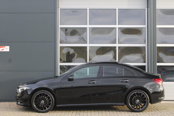 Mercedes-Benz A-Klasse 250 e Limousine AMG Night | Pano | Sfeer | Memory | Camera