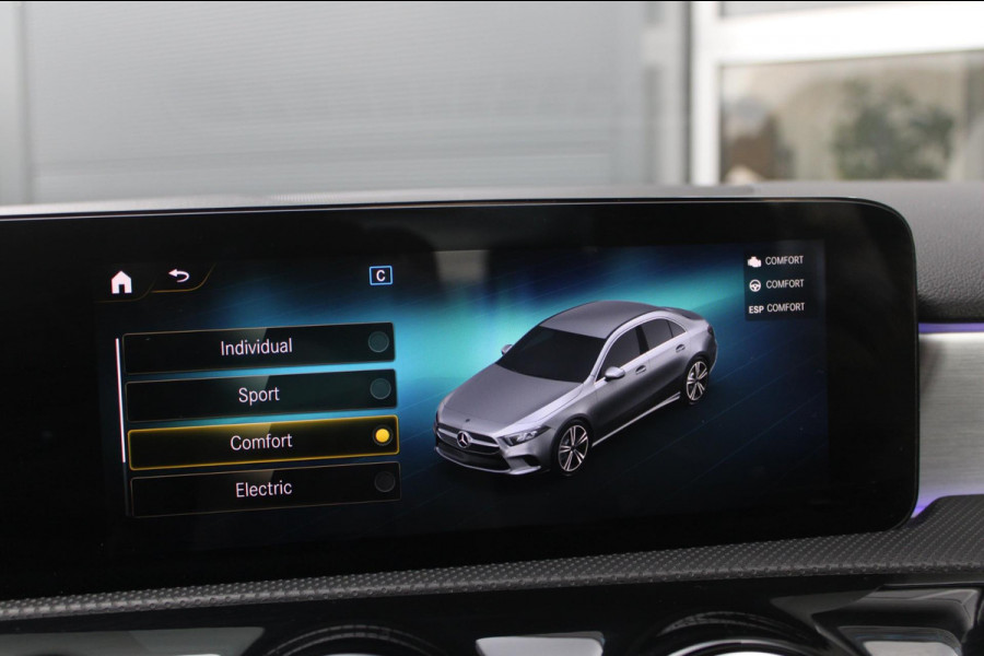 Mercedes-Benz A-Klasse 250 e Limousine AMG Night | Pano | Sfeer | Memory | Camera