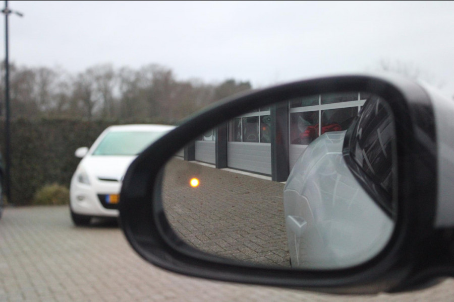 Jaguar F-Type P300 RWD R-Dynamic | Pano | Sportuitlaat | Meridian | 20''