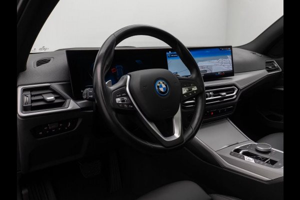 BMW 3 Serie Touring 330e (215kW / 292pk) ** ADAPT. LED, LEDER, PANORAMA, WIDESCR, ADAPT. CRUISE, TREKH, ** 1e EIG - VOL. BMW ONDERH ** ** INFORMEER OOK NAAR ONZE AANTREKKELIJKE FINANCIAL-LEASE TARIEVEN **