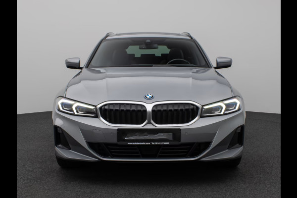 BMW 3 Serie Touring 330e (215kW / 292pk) ** ADAPT. LED, LEDER, PANORAMA, WIDESCR, ADAPT. CRUISE, TREKH, ** 1e EIG - VOL. BMW ONDERH ** ** INFORMEER OOK NAAR ONZE AANTREKKELIJKE FINANCIAL-LEASE TARIEVEN **