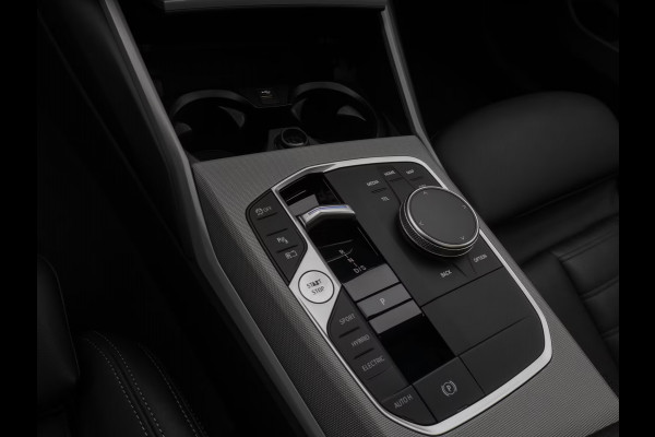 BMW 3 Serie Touring 330e (215kW / 292pk) ** ADAPT. LED, LEDER, PANORAMA, WIDESCR, ADAPT. CRUISE, TREKH, ** 1e EIG - VOL. BMW ONDERH ** ** INFORMEER OOK NAAR ONZE AANTREKKELIJKE FINANCIAL-LEASE TARIEVEN **