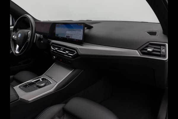 BMW 3 Serie Touring 330e (215kW / 292pk) ** ADAPT. LED, LEDER, PANORAMA, WIDESCR, ADAPT. CRUISE, TREKH, ** 1e EIG - VOL. BMW ONDERH ** ** INFORMEER OOK NAAR ONZE AANTREKKELIJKE FINANCIAL-LEASE TARIEVEN **