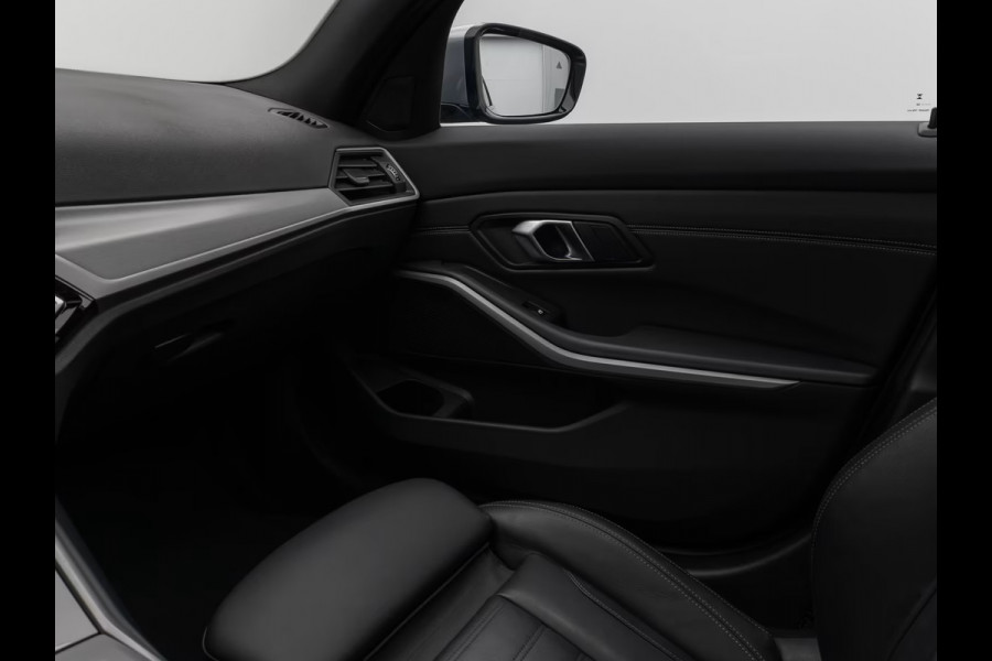 BMW 3 Serie Touring 330e (215kW / 292pk) ** ADAPT. LED, LEDER, PANORAMA, WIDESCR, ADAPT. CRUISE, TREKH, ** 1e EIG - VOL. BMW ONDERH ** ** INFORMEER OOK NAAR ONZE AANTREKKELIJKE FINANCIAL-LEASE TARIEVEN **