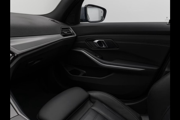 BMW 3 Serie Touring 330e (215kW / 292pk) ** ADAPT. LED, LEDER, PANORAMA, WIDESCR, ADAPT. CRUISE, TREKH, ** 1e EIG - VOL. BMW ONDERH ** ** INFORMEER OOK NAAR ONZE AANTREKKELIJKE FINANCIAL-LEASE TARIEVEN **