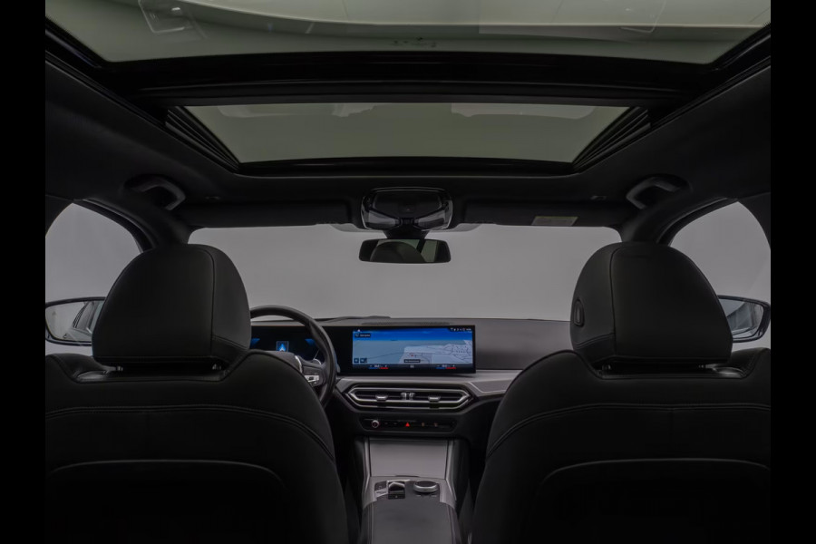 BMW 3 Serie Touring 330e (215kW / 292pk) ** ADAPT. LED, LEDER, PANORAMA, WIDESCR, ADAPT. CRUISE, TREKH, ** 1e EIG - VOL. BMW ONDERH ** ** INFORMEER OOK NAAR ONZE AANTREKKELIJKE FINANCIAL-LEASE TARIEVEN **