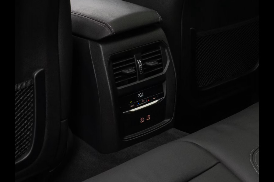 BMW 3 Serie Touring 330e (215kW / 292pk) ** ADAPT. LED, LEDER, PANORAMA, WIDESCR, ADAPT. CRUISE, TREKH, ** 1e EIG - VOL. BMW ONDERH ** ** INFORMEER OOK NAAR ONZE AANTREKKELIJKE FINANCIAL-LEASE TARIEVEN **