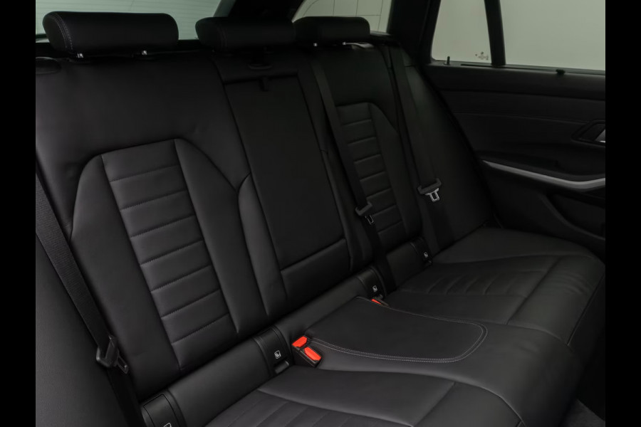 BMW 3 Serie Touring 330e (215kW / 292pk) ** ADAPT. LED, LEDER, PANORAMA, WIDESCR, ADAPT. CRUISE, TREKH, ** 1e EIG - VOL. BMW ONDERH ** ** INFORMEER OOK NAAR ONZE AANTREKKELIJKE FINANCIAL-LEASE TARIEVEN **