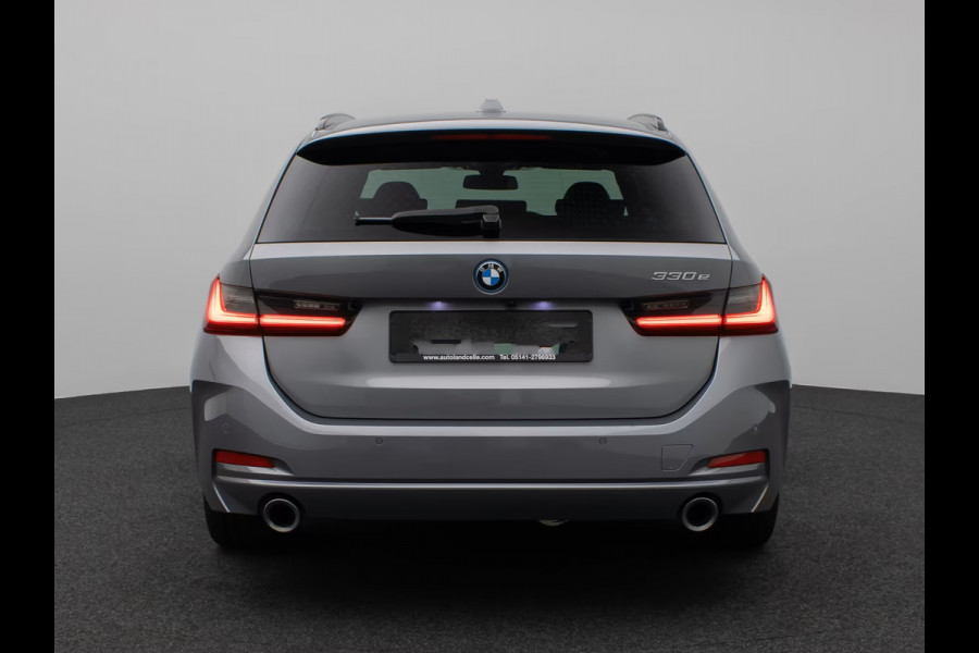 BMW 3 Serie Touring 330e (215kW / 292pk) ** ADAPT. LED, LEDER, PANORAMA, WIDESCR, ADAPT. CRUISE, TREKH, ** 1e EIG - VOL. BMW ONDERH ** ** INFORMEER OOK NAAR ONZE AANTREKKELIJKE FINANCIAL-LEASE TARIEVEN **