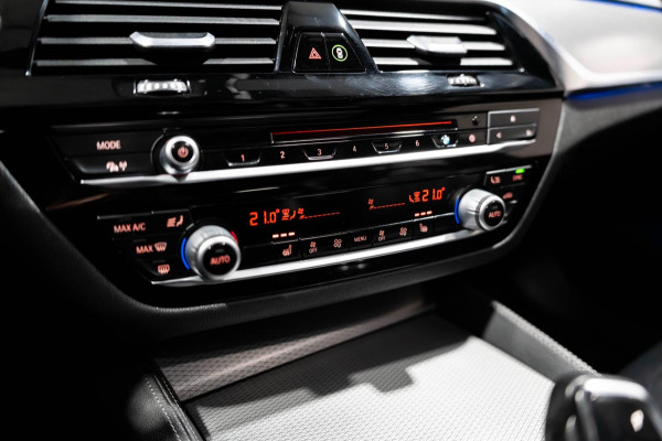 BMW 5 Serie 520i M Sport LED CAMRERA LEDER HARMAN KARDON FULL