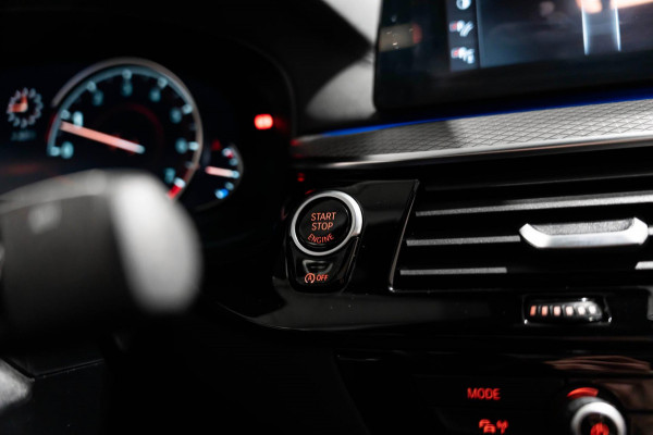 BMW 5 Serie 520i M Sport LED CAMRERA LEDER HARMAN KARDON FULL