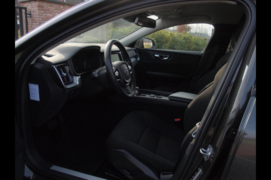 Volvo V60 2.0 B3 Momentum Advantage | Camera | Trekhaak | Apple Carplay | Cruise Control |