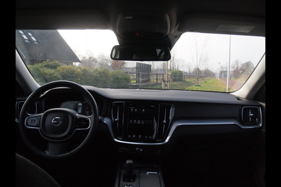 Volvo V60 2.0 B3 Momentum Advantage | Camera | Trekhaak | Apple Carplay | Cruise Control |