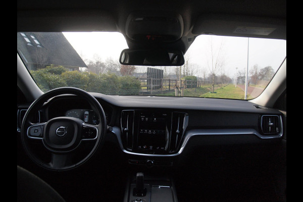 Volvo V60 2.0 B3 Momentum Advantage | Camera | Trekhaak | Apple Carplay | Cruise Control |