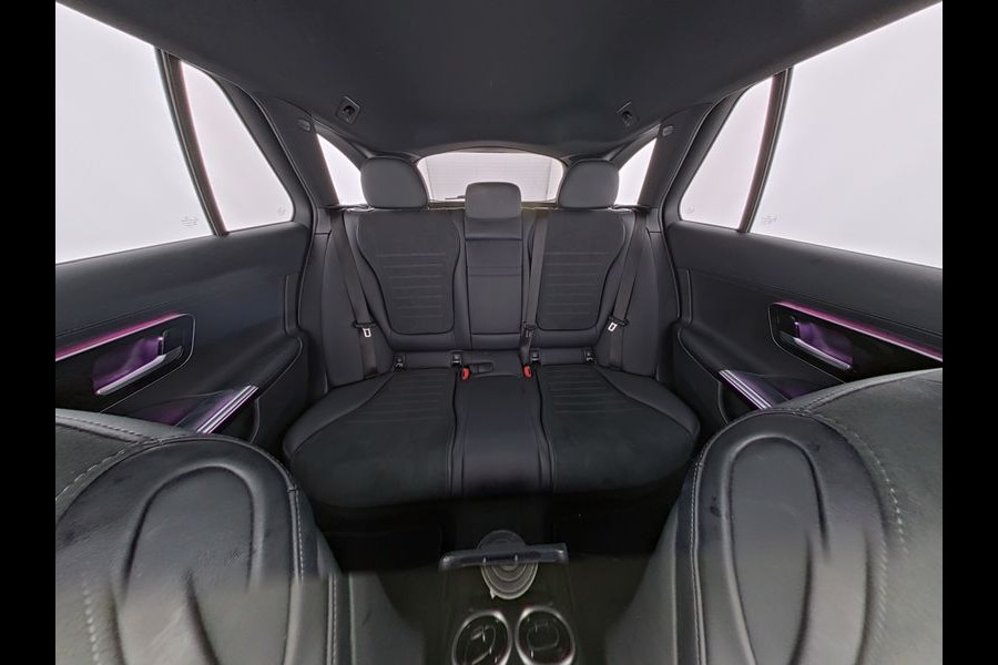 Mercedes-Benz C-Klasse Estate 300 e AMG Plug-In Hybride AMG Line | Night Pakket | Memory Voorstoelen | Easy-Pack Achterklep | Stuur en Stoelverwarming. Inclusief 24 maanden Mercedes-Benz Certified garantie voor Europa.