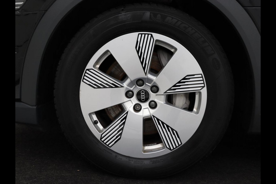 Audi e-tron 55 quattro edition 95kWh | SOH 92% | Leder | Carplay | Trekhaak | Virtual Cockpit | Navigatie | Luchtvering | Parkeerhulp | Audi Sound | Cruise control