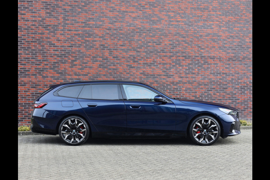 BMW 5 Serie Touring 550e xDrive | Pano - Trekhaak - Bow&Wil