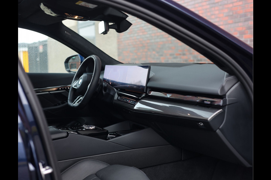 BMW 5 Serie Touring 550e xDrive | Pano - Trekhaak - Bow&Wil
