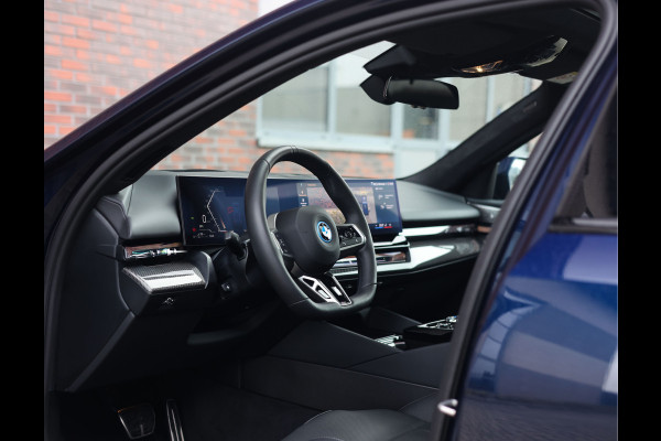 BMW 5 Serie Touring 550e xDrive | Pano - Trekhaak - Bow&Wil