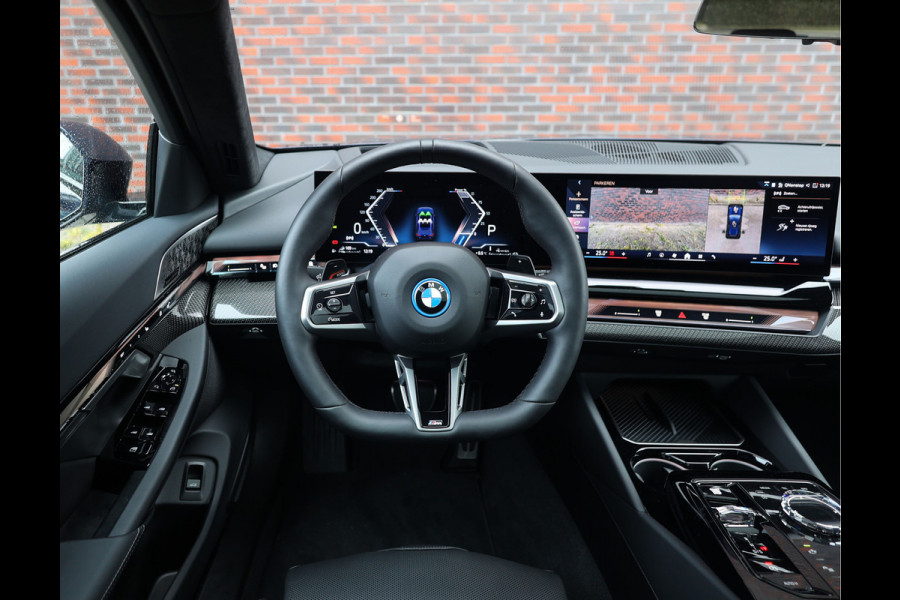 BMW 5 Serie Touring 550e xDrive | Pano - Trekhaak - Bow&Wil