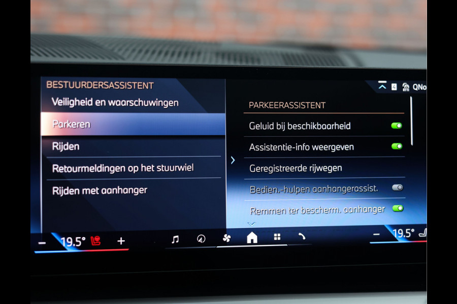 BMW 5 Serie Touring 550e xDrive | Pano - Trekhaak - Bow&Wil