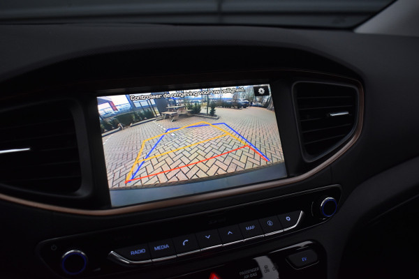 Hyundai IONIQ Premium EV | Schuif/kanteldak | Adaptive cruise control | Lederen Bekleding | Stoelverwarming V+A |  Stoelventilatie |