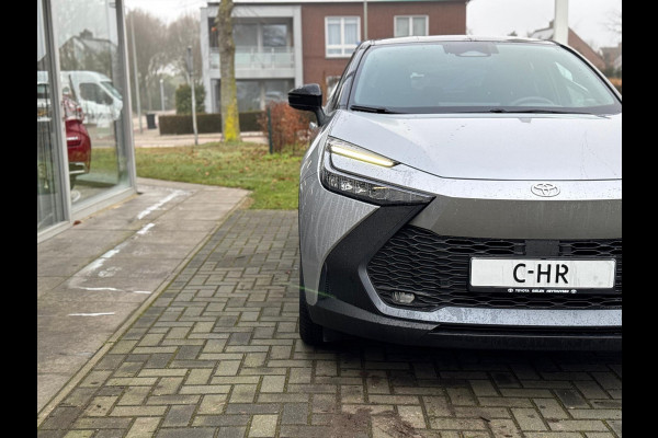 Toyota C-HR 1.8 Hybrid First edition | Dodehoekherkenning, Stoel + Stuurverwarming, Groot scherm, Parkeersensoren
