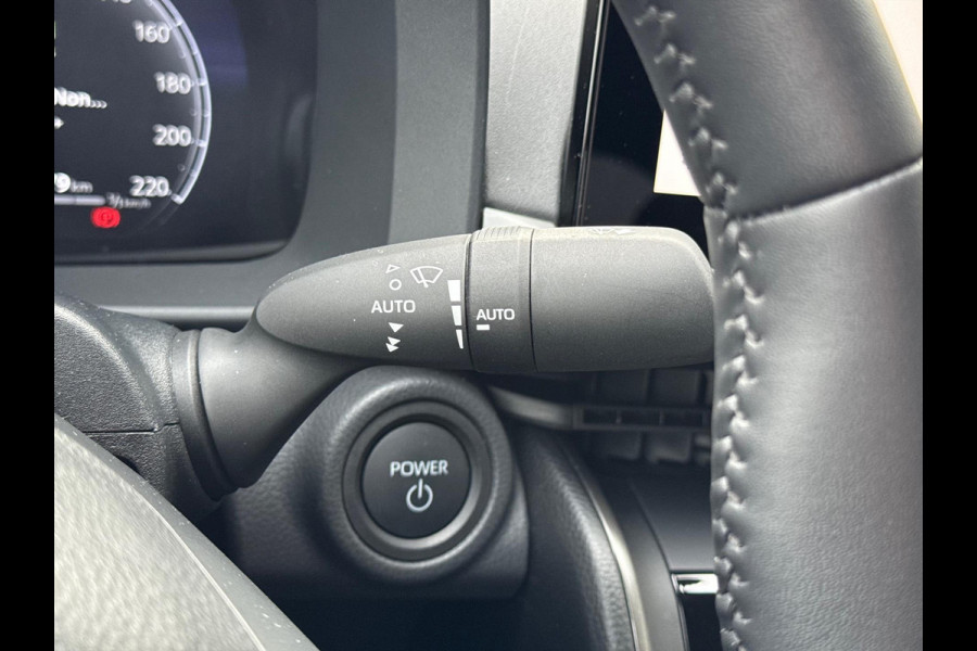 Toyota C-HR 1.8 Hybrid First edition | Dodehoekherkenning, Stoel + Stuurverwarming, Groot scherm, Parkeersensoren