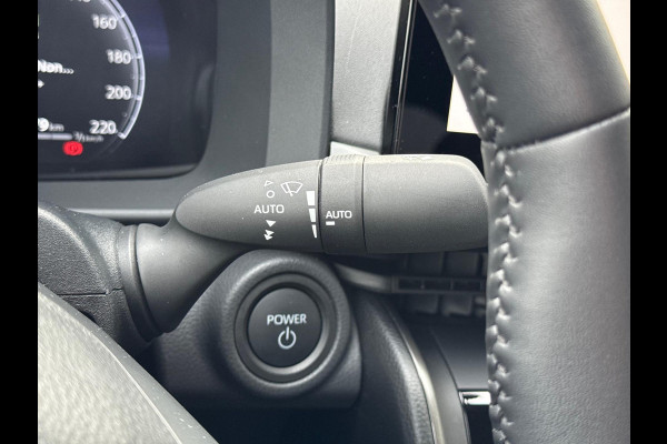 Toyota C-HR 1.8 Hybrid First edition | Dodehoekherkenning, Stoel + Stuurverwarming, Groot scherm, Parkeersensoren