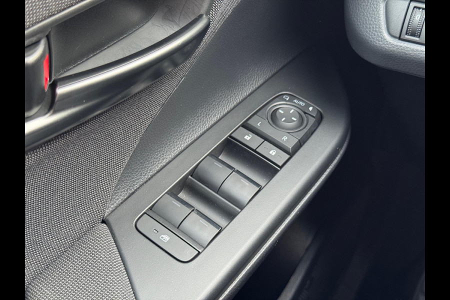 Toyota C-HR 1.8 Hybrid First edition | Dodehoekherkenning, Stoel + Stuurverwarming, Groot scherm, Parkeersensoren